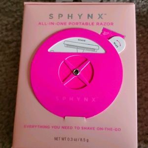 - Sphynx portable razor and box of 4 refills